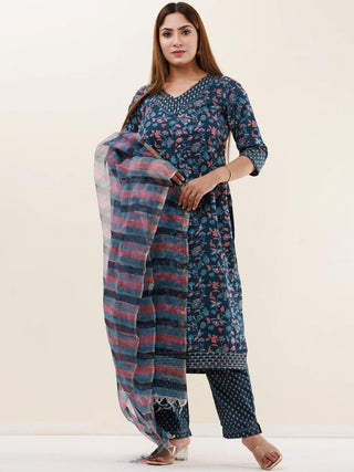 Umang Heena Set Of Kurta Pants Dupatta