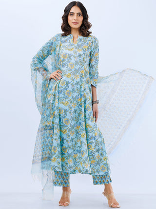Aina Nagma Set Of Kali Kurta Pants Dupatta