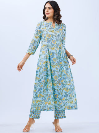 Aina Nagma Set Of Kali Kurta Pants Dupatta