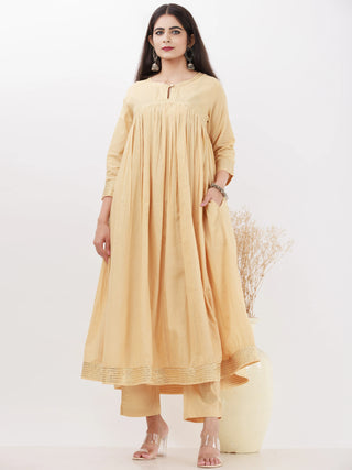 Parv Geeta Set Of Kurta Pants Kota Dupatta