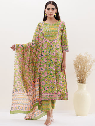 Utsav Saimara Set Of Kurta Pants Dupatta