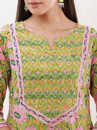 Utsav Saimara Set Of Kurta Pants Dupatta