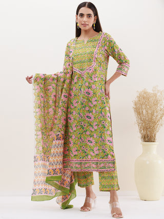 Utsav Saimara Set Of Kurta Pants Dupatta