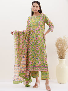 Utsav Saimara Set Of Kurta Pants Dupatta