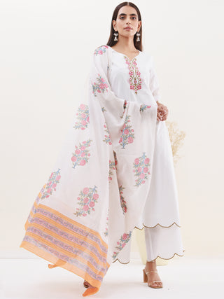 Gulmarg Nisha Set Of Kurta Pants Dupatta