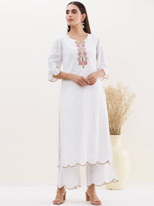 Gulmarg Saima Set Of Kurta Pants Dupatta