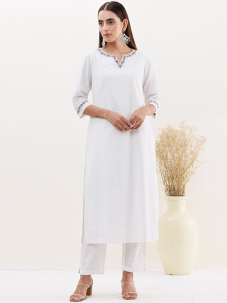 Gulmarg Pakija Set Of Kurta Pants Dupatta
