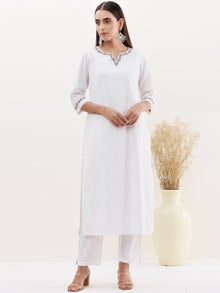 Gulmarg Pakija Set Of Kurta Pants Dupatta