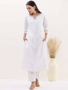 Gulmarg Rasam Set Of Kurta Pants Dupatta