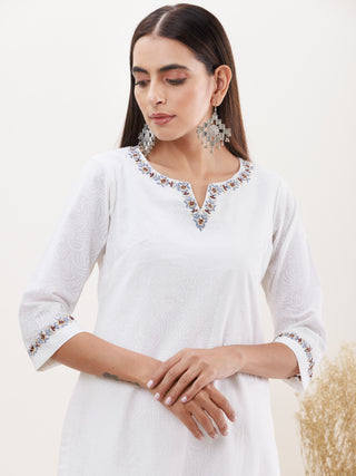 Gulmarg Pakija Set Of Kurta & Pants