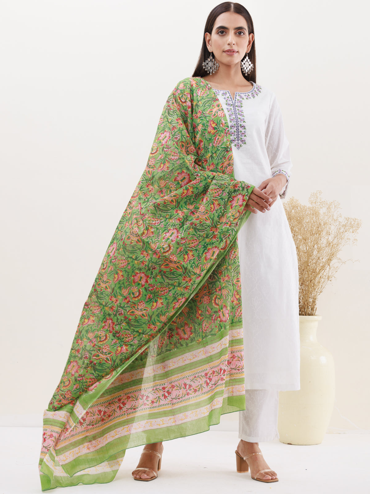 Gulmarg Fanah Set Of Kurta Pants Dupatta