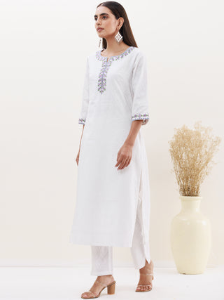 Gulmarg Diksha Set Of Kurta & Pants