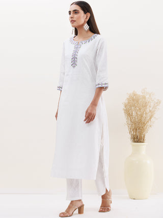 Gulmarg Fanah Set Of Kurta Pants Dupatta