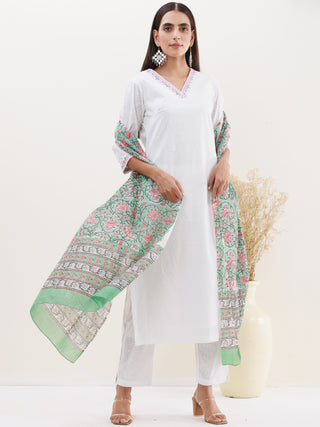 Gulmarg Manal Set Of Kurta Pants Dupatta