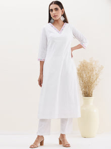 Gulmarg Manal Set Of Kurta & Pants