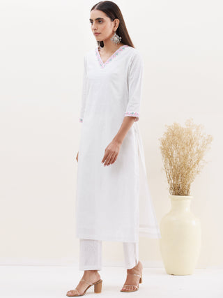 Gulmarg Nutan Set Of Kurta Pants Dupatta