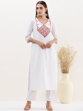 Gulmarg Sania Set Of Kurta & Pants