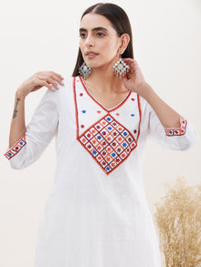 Gulmarg Sania Set Of Kurta & Pants