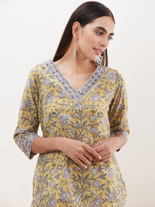 Utsav Sameera Set Of Kurta Palazzo Dupatta