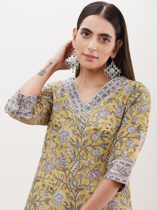 Utsav Sameera Set Of Kurta Palazzo Dupatta