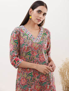 Gazal Falak Straight Kurta