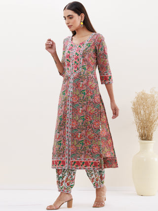 Gazal Aina Set Of Kurta Salwar Pants Kota Doria Dupatta
