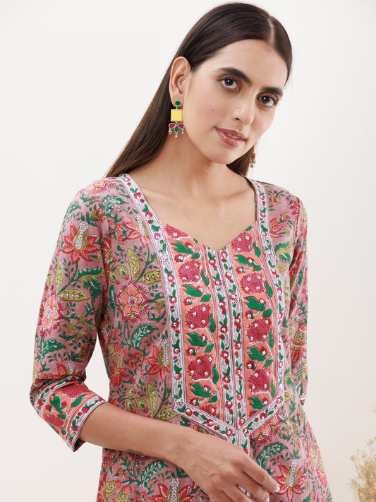 Gazal Aina Straight Kurta