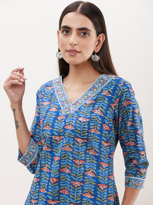 Gazal Nazmil Straight Kurta