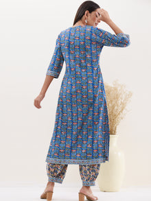 Gazal Nazmil Straight Kurta