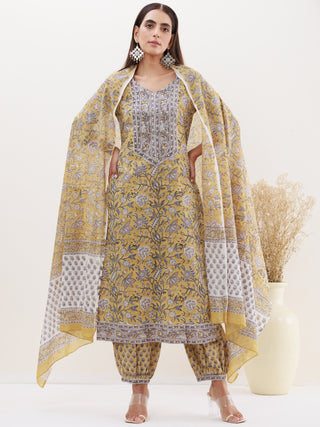 Utsav Naina Set Of Kurta Afghani Pants Dupatta