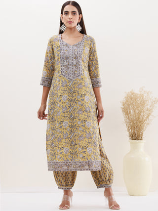 Utsav Naina Set Of Kurta Afghani Pants Dupatta