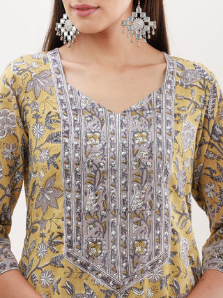 Utsav Naina Set Of Kurta Afghani Pants Dupatta