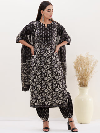 Utsav Fida Set Of Kurta Pants Afghani Dupatta
