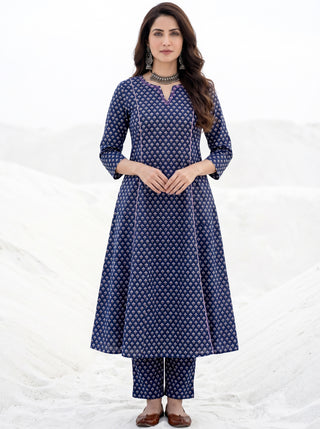 Aina Ipsita Kali Kurta