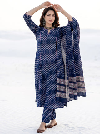 Aina Ipsita Set Of Kali Kurta Pants & Dupatta