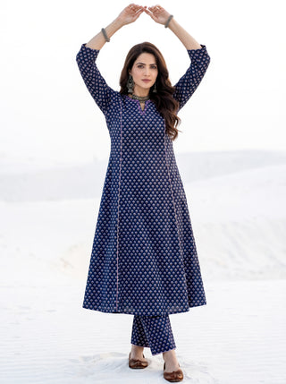 Aina Ipsita Kali Kurta