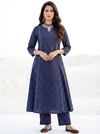 Aina Ipsita Kali Kurta