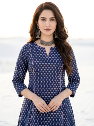 Aina Ipsita Kali Kurta