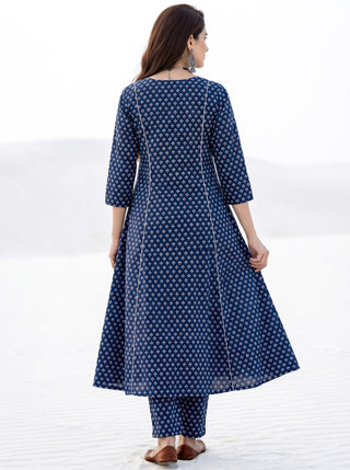 Aina Ipsita Kali Kurta