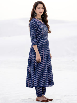 Aina Ipsita Kali Kurta