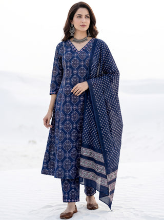Aina Kalyani Set Of Kali Kurta Pants & Dupatta