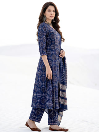 Aina Kalyani Set Of Kali Kurta Pants & Dupatta