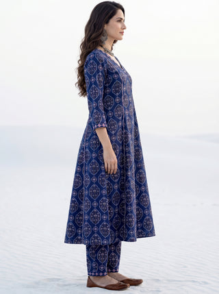Aina Kalyani Kali Kurta