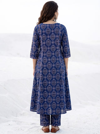 Aina Kalyani Kali Kurta