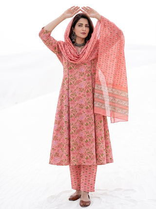 Aina Ruhi Set Of Kali Kurta Pants & Dupatta