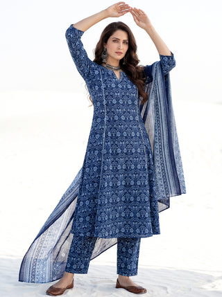 Aina Kajal Set Of Kali Kurta Pants & Dupatta