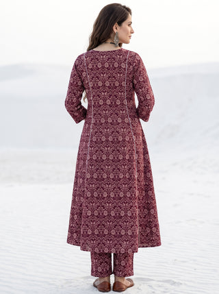 Aina Aishani Kali Kurta