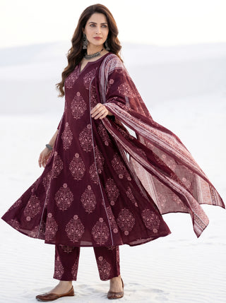 Aina Juhi Set Of Kali Kurta Pants & Dupatta