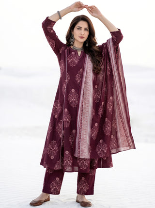 Aina Juhi Set Of Kali Kurta Pants & Dupatta