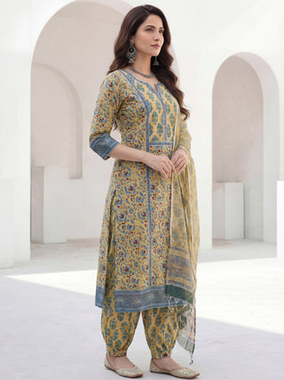 Jashn Adab Set Of Kurta Salwar Pants Dupatta